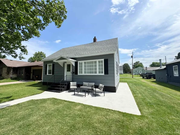 1406 N 2nd Ave, Iron River, MI 49935