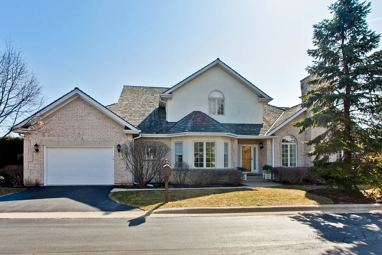 1120 Pine Oaks Cir photo 1