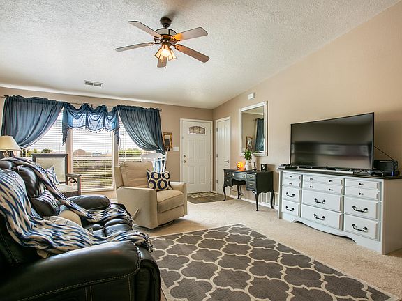 4th image of 67 Turner Dr