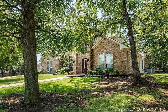 1st image of 909 Briarwood Pl