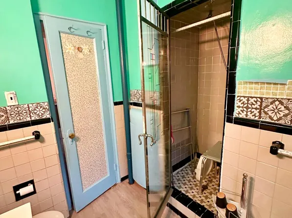 69-40 Yellowstone Boulevard image 8 of 18