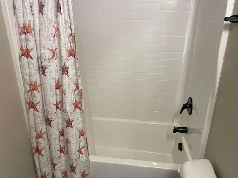 2nd Bathroom tub