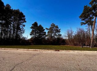 6381 Pine Hollow Dr, East Lansing, MI 48823