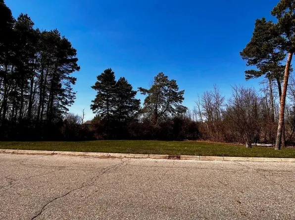 6381 Pine Hollow Dr, East Lansing, MI 48823