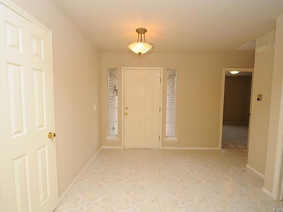 5th image of 121 E Kansas St