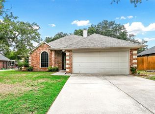 772 Stribling Cir, Azle, TX 76020