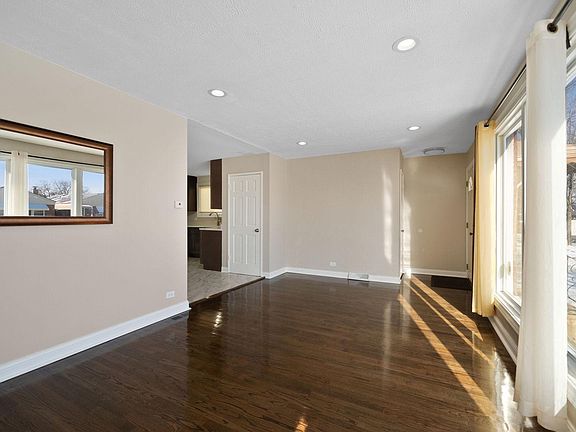 3rd image of 4632 S Leclaire Ave
