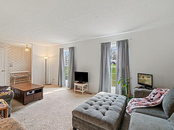 5th image of 3518 Danbury Rd