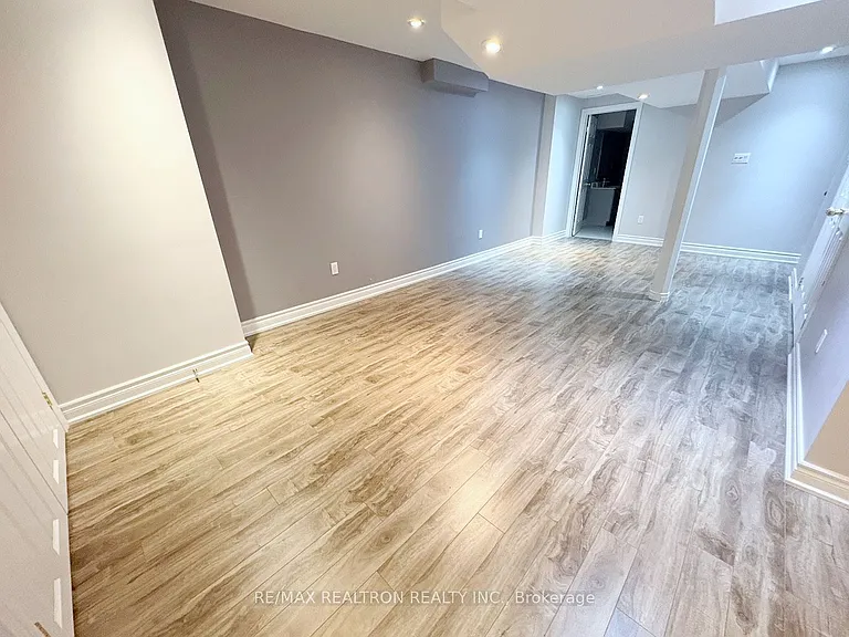 329 Bur Oak Ave — Photo 17