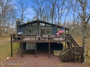 108 Black Bear Ln, Tobyhanna, PA 18466