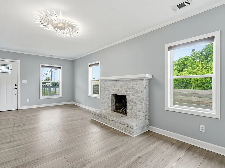 2002 E 38th St — Photo 9