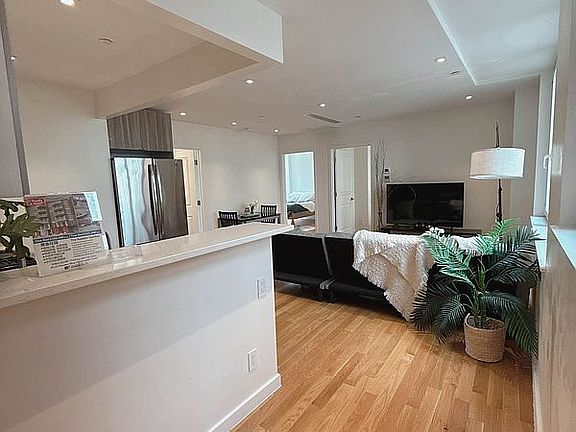 3rd image of 42-23 Parsons Blvd #1E