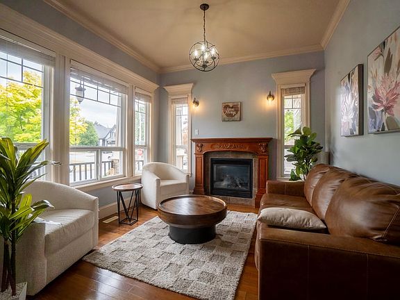 4th image of 18938 54a Ave