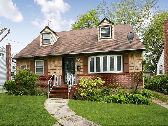 3rd image of 493 Clinton Ave