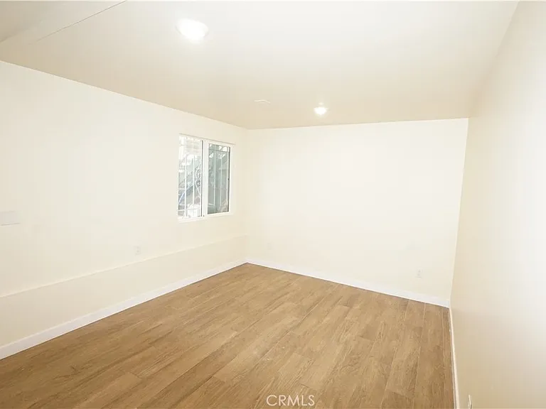 448 W 41st Pl #3/4 — Photo 12