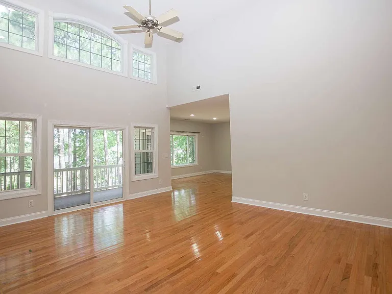 108 Fawnwood Dr — Photo 5