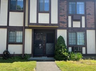 226 Foxwood Ln #226, Milford, CT 06461
