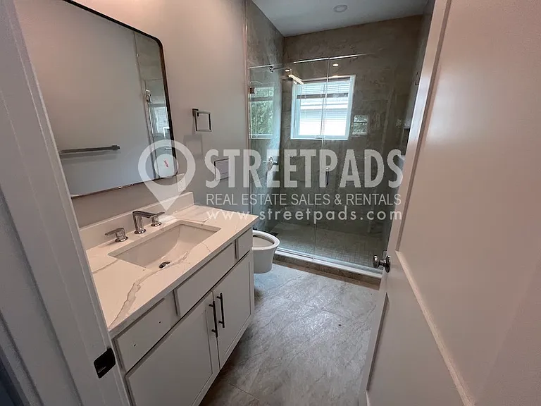 11 Holton St — Photo 7