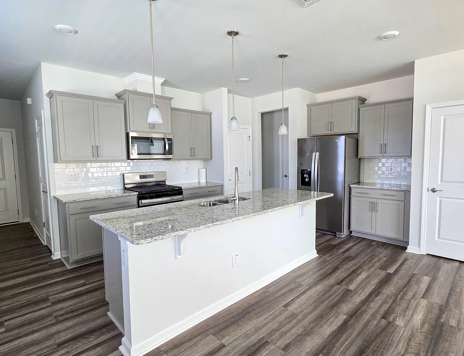 3 bed, 2.5 bath, 2060 sqft, $2,395 — Photo 4