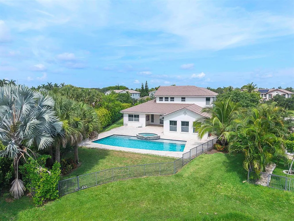 6 bed, 4.5 bath, 4117 sqft, $8,900 — Photo 4