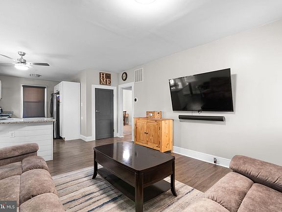 5th image of 3214 Clarinda Ave