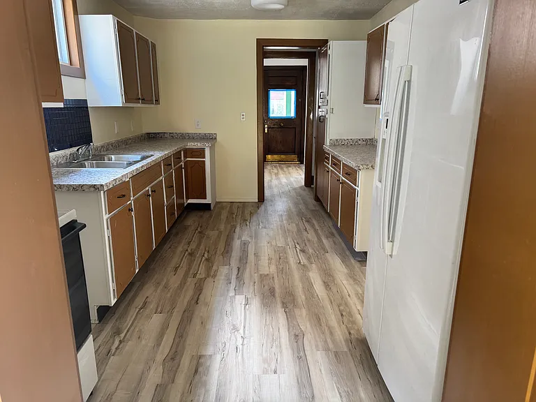 317 Amanda St — Photo 3