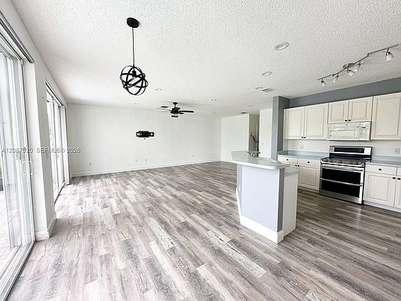 5th image of 7647 Rockport Cir