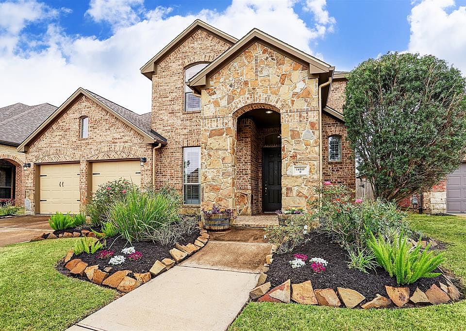 Welcome home to this stunning 4 bedroom house in the beautiful community of Stillwater Village!