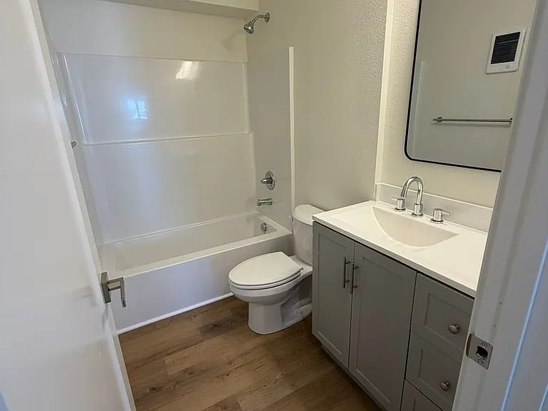 309 W C St — Photo 13