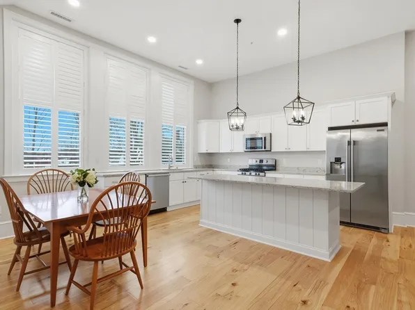 10 Congress St #302, Amesbury, MA 01913