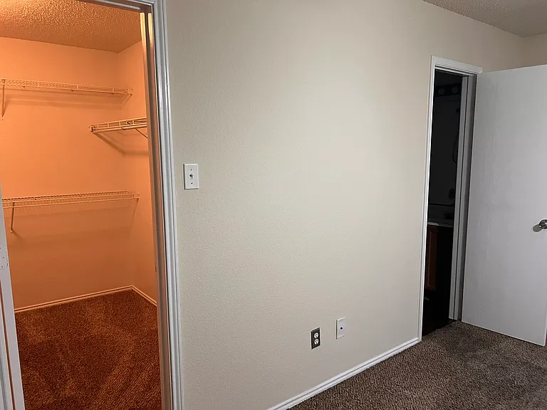 1017 Alexandria Dr — Photo 22