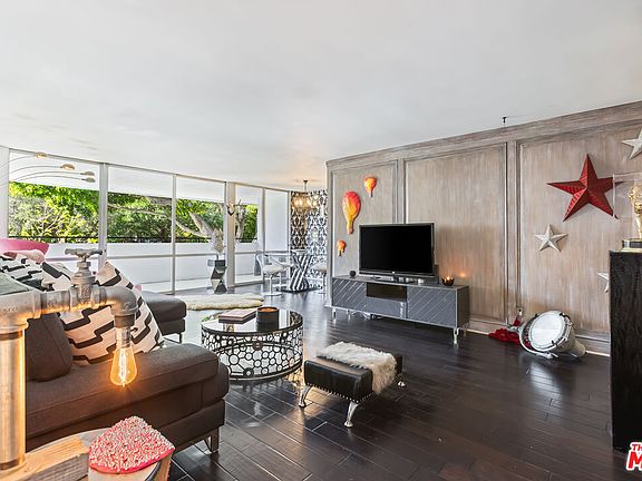2nd image of 848 N Kings Rd APT 102