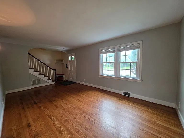 208 Regent Rd — Photo 5