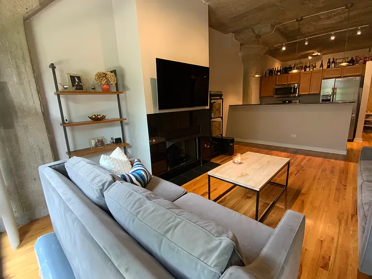 1033 W 14th Pl #212 — Photo 3