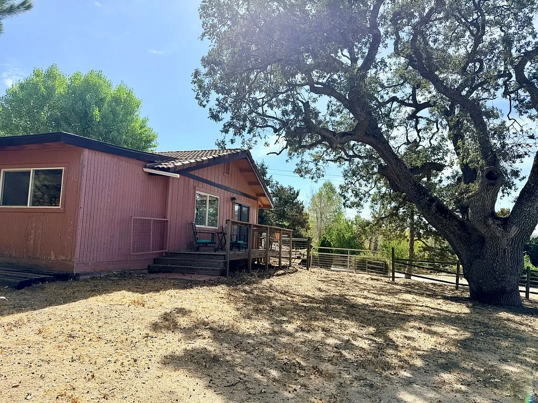 5 bed, 3.0 bath, 2524 sqft, $2,300 — Photo 2