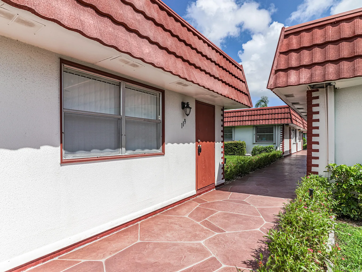 1 bed, 1.5 bath, 720 sqft, $1,490 — Photo 2