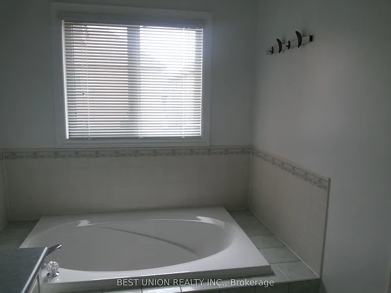33 Kimono Cres — Photo 5