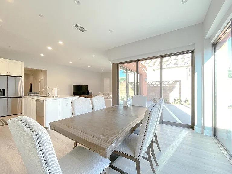 191 Plum Lily — Photo 10