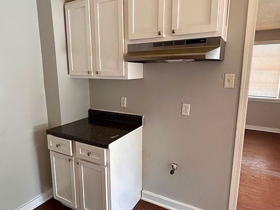 5th image of 2108 Curry Ave