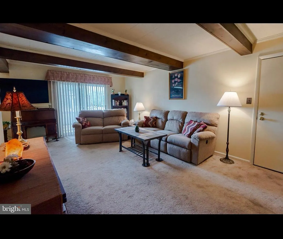 1 Warren Lodge Ct — Photo 2