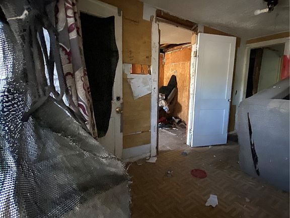 5th image of 428 W Avenue F