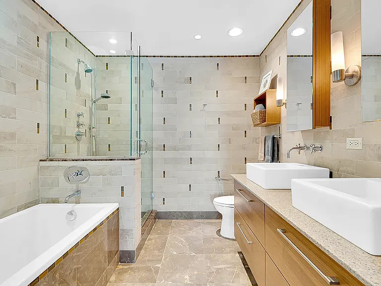500 4th Ave #9L — Photo 8