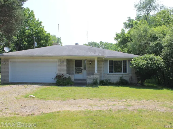 951 Slocum Dr, Auburn Hills, MI 48326