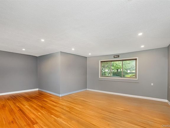 5th image of 2449 Union Blvd #21A