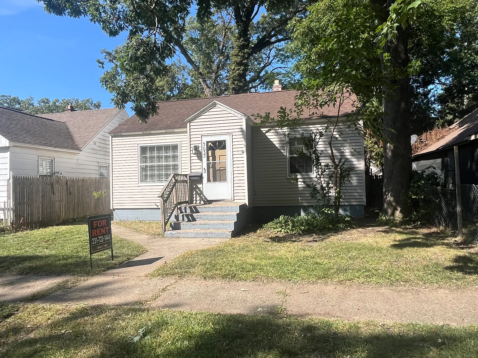 Spacious 4 Bedroom Home In Muskegon Heights — Photo 1
