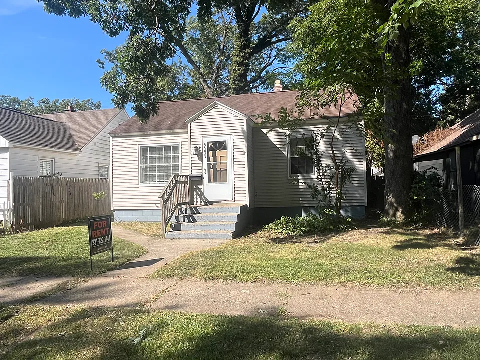 3033 Hoyt St