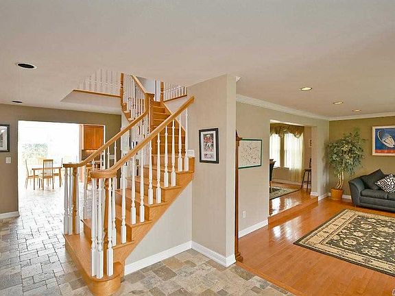 2nd image of 43 Daffodil Dr