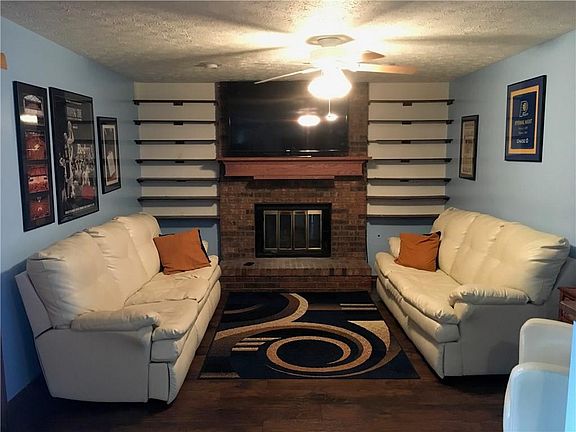 3rd image of 3031 N Kyle Ct