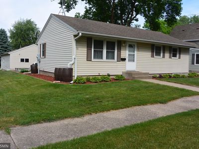 1323 N Armstrong Ave, Glencoe, MN, 55336