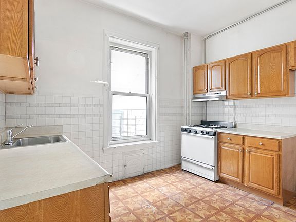 5th image of 547 W 147th St APT C1